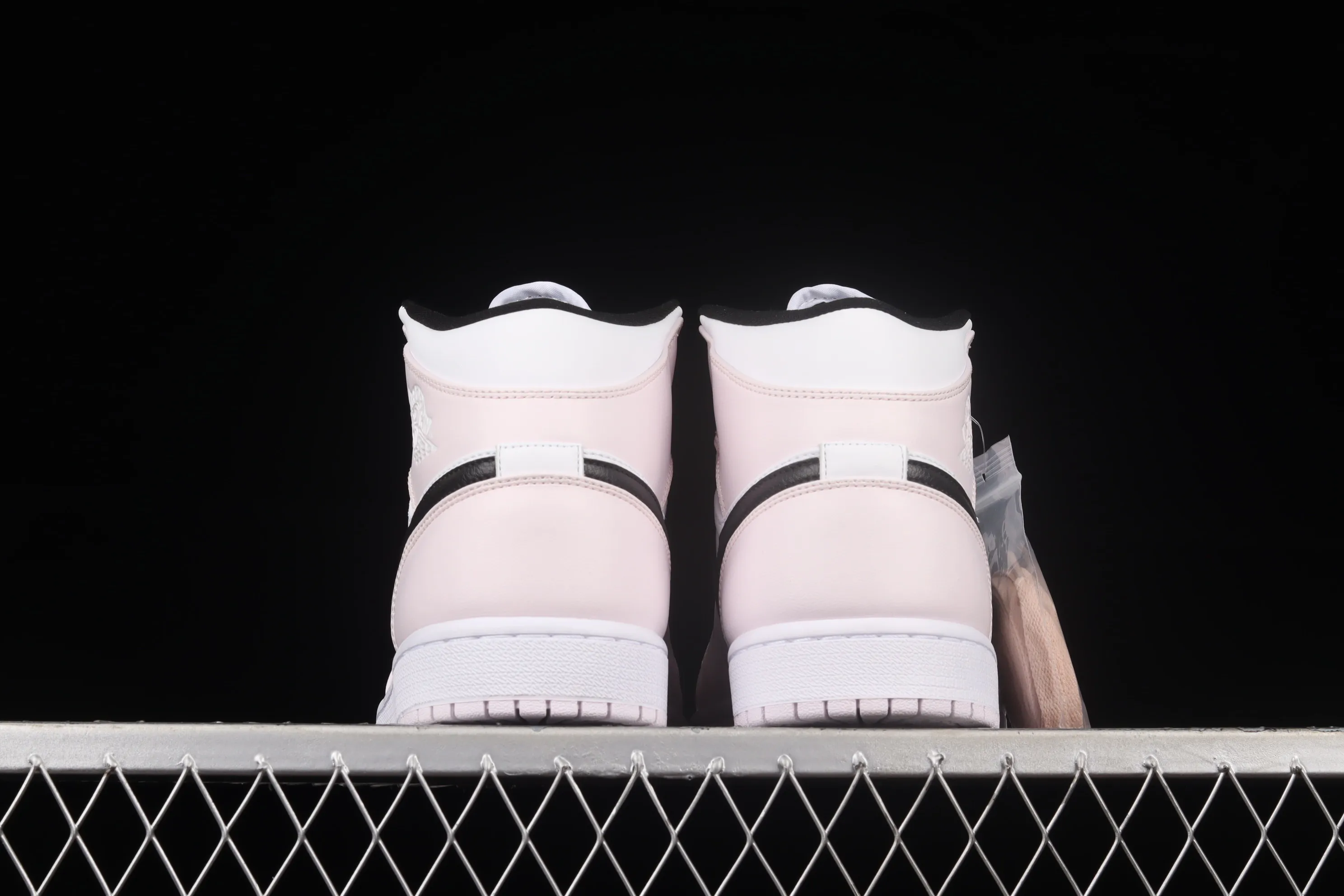 All Categories Air Jordan Jordan Series Basketball Shoes Air Jordan 1 Mid Air Jordan 1 Mid SE AJ1 Joe 1 Rose Pink Zhongbang Basketball Shoes BQ6472-500
